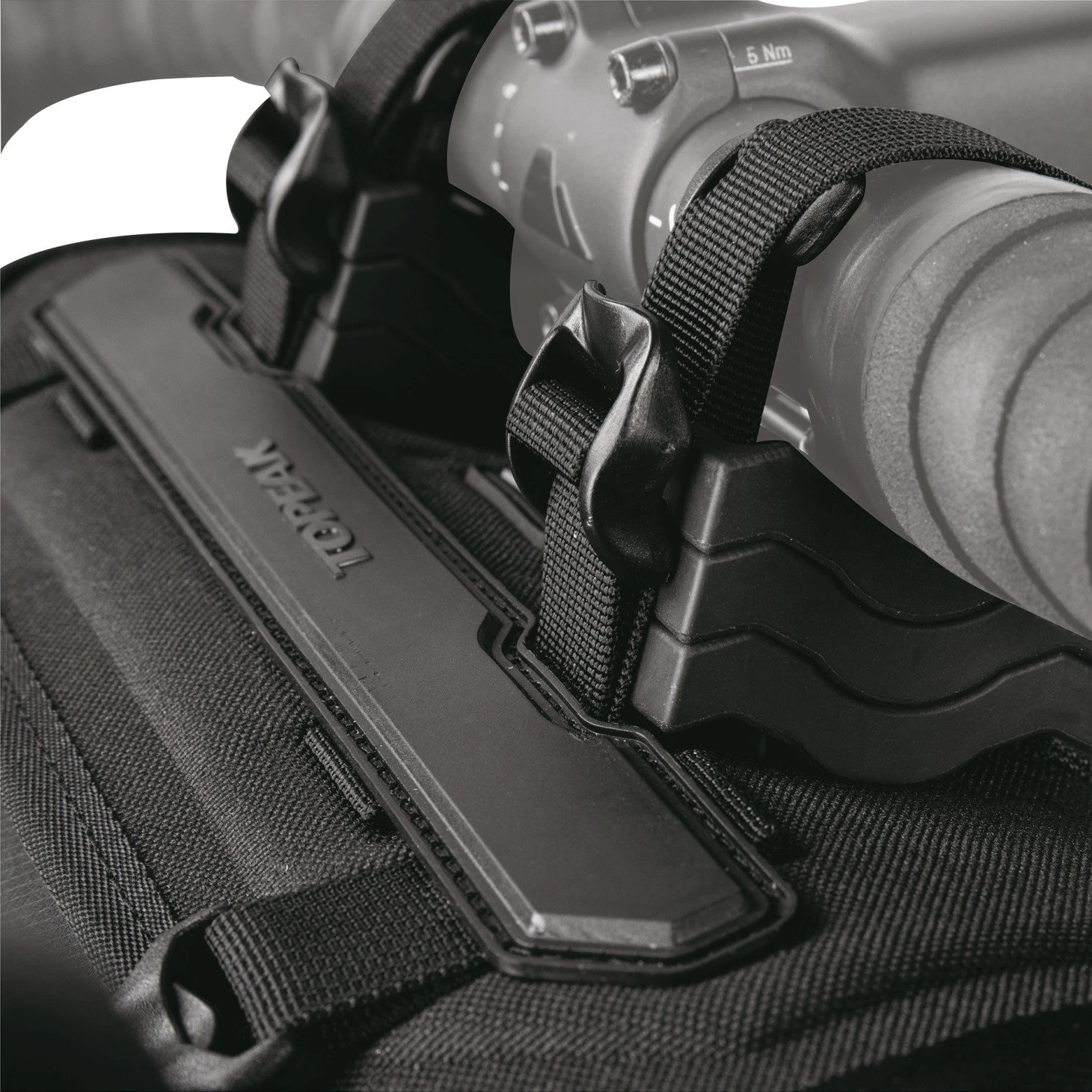 Topeak FrontLoader - Handlebar Bag - 8L - Green 12 Topeak FrontLoader - Handlebar Bag - 8L - Green - Image 10