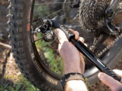 Topeak Shuttle Gauge G2 Air Pressure Gauge Accessories | Bike-Discount -Topeak Topeak TSUTG 04 Shuttle Gaube G2 Luftdruckpruefer b6 1280x1280