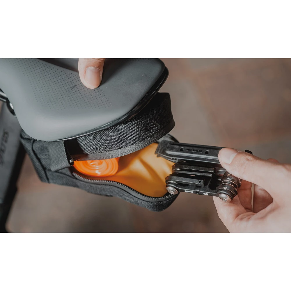 Topeak Elementa SeatBag Slim - M - Black 6 Topeak Elementa SeatBag Slim - M - Black - Image 4